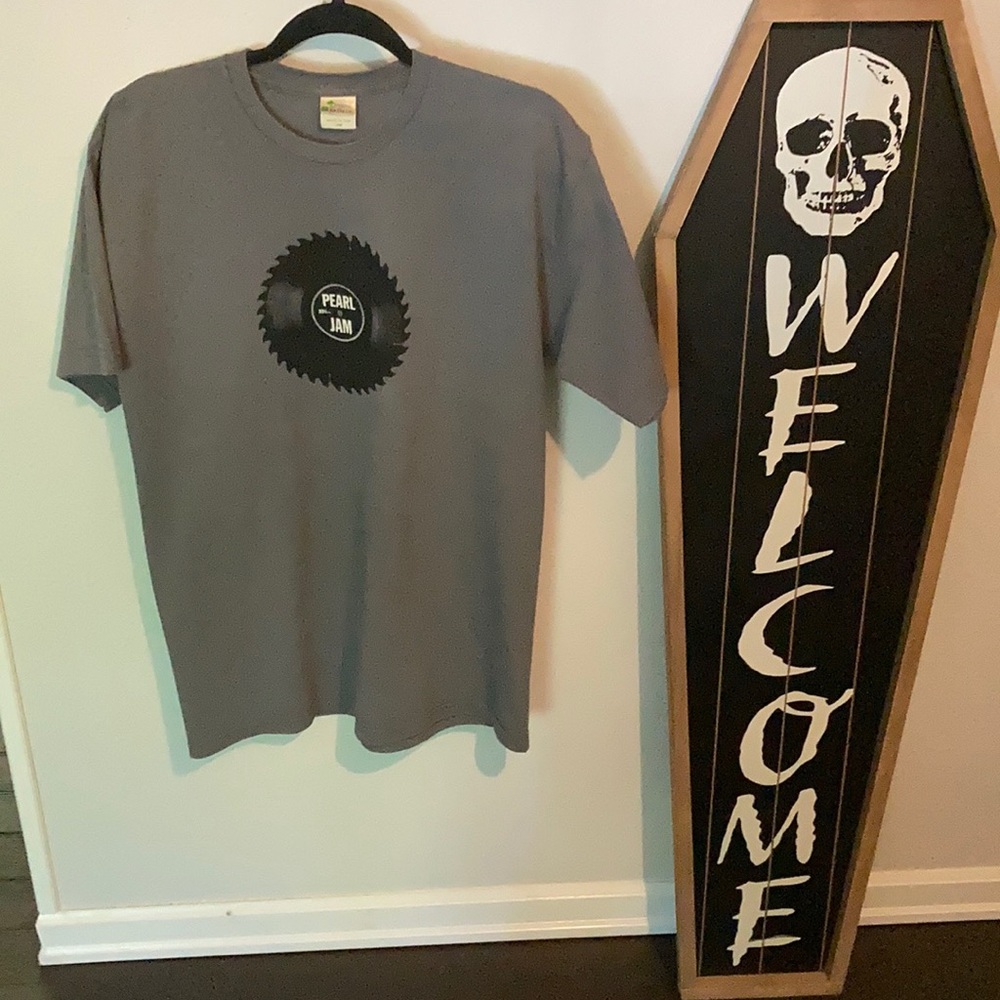 Pearl Jam 2009 Tour Tee. Men’s Large.